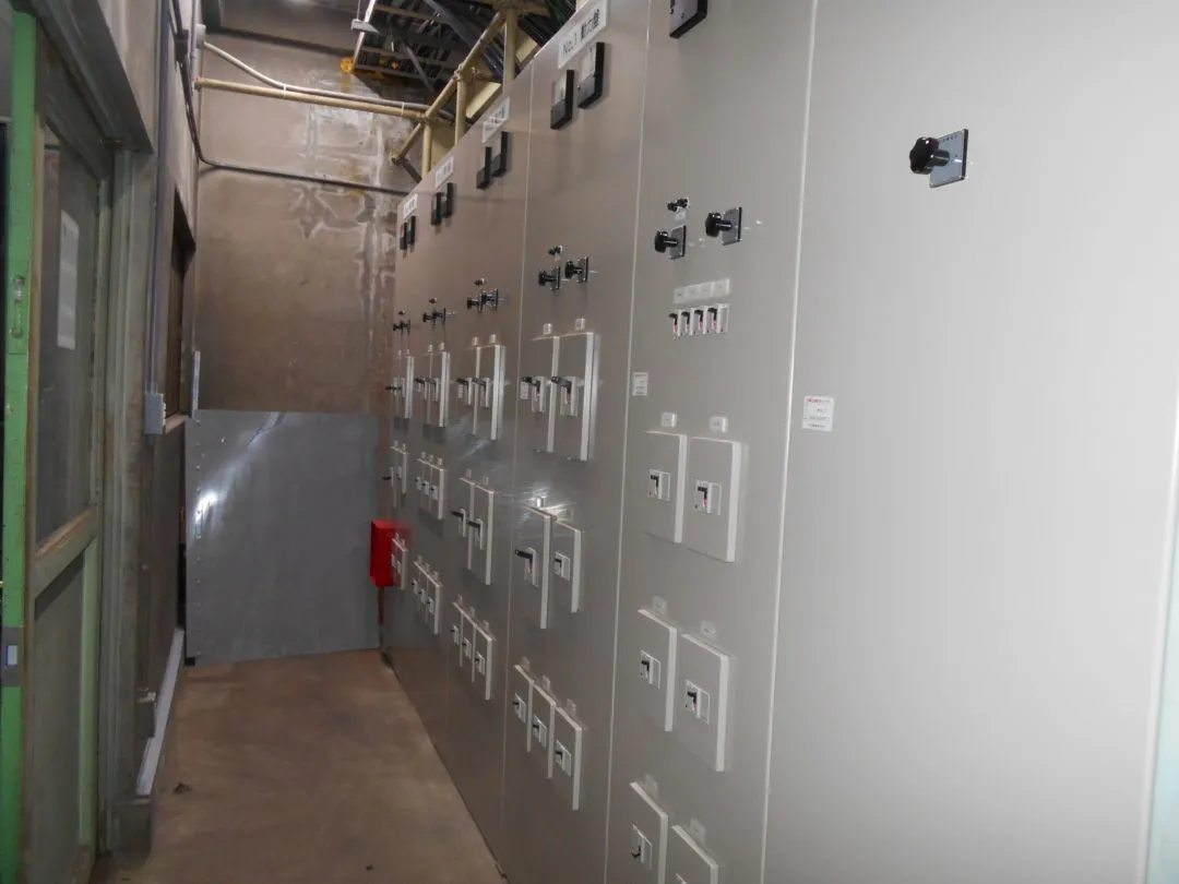変電室解放垂直型低圧盤改修